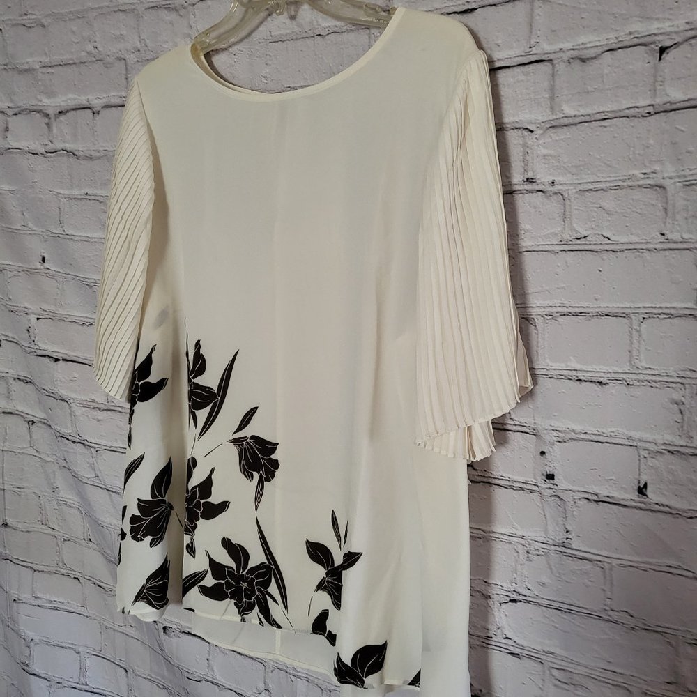 Worthington, XXL, Ivory with Brown Leaf Design, Pleated Sleeves